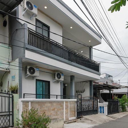 Hotel Reddoorz At Flamboyan Harapan Indah Bekasi Exterior foto